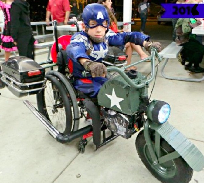 Ce père transforme le fauteuil roulant de son enfant pour le rendre heureux